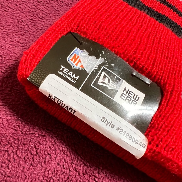 New Era Brand New San Francisco 49ers Pom Beanie Winter Knit Cap SF Niners NWT - Picture 2 of 5